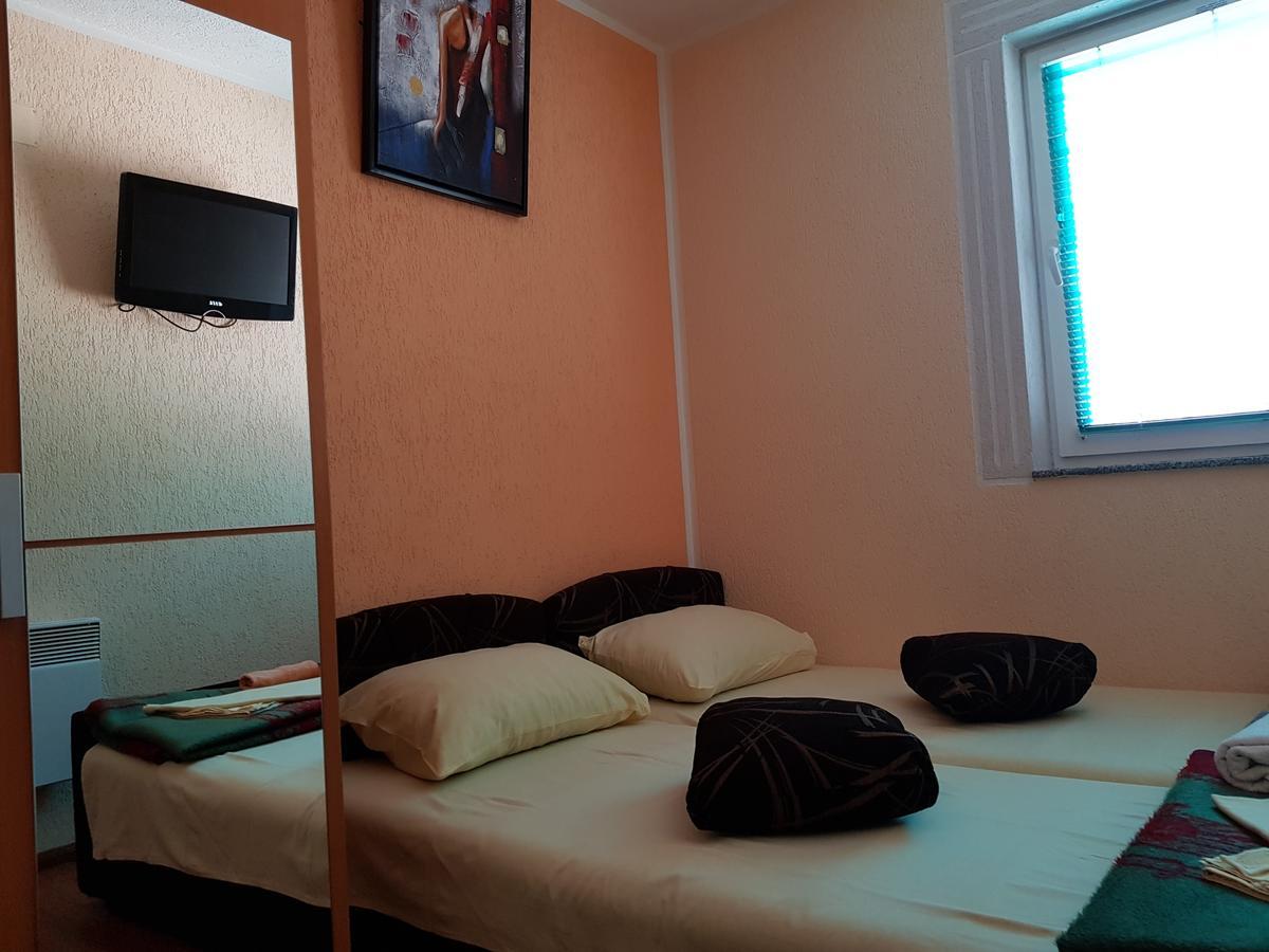 Отель Pansion Basa Ustikolina Экстерьер фото