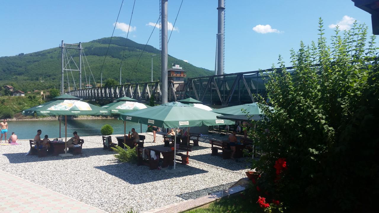 Отель Pansion Basa Ustikolina Экстерьер фото
