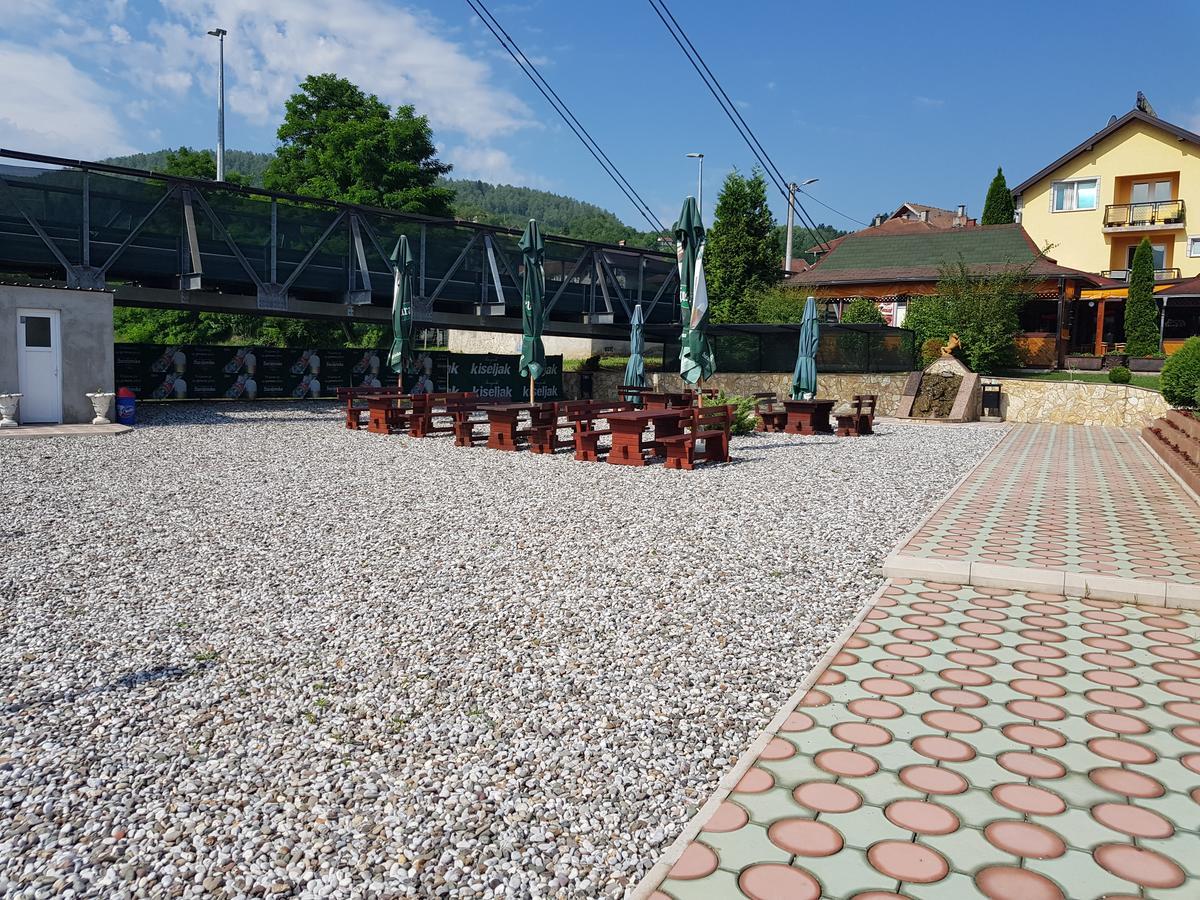Отель Pansion Basa Ustikolina Экстерьер фото
